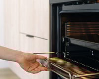 Com quantos anos você descobriu que cada posição da grade do forno tem um função específica?