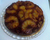 Bolo fácil de abacaxi caramelizado