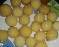 Bala de coco caramelizada (bala baiana ou bala de ovo)