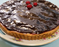 Torta de cream cheese com geleia de jabuticaba