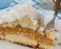 Bolo de coco com doce de leite