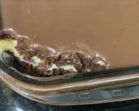 Bolo de chocolate com brigadeiro comum e brigadeiro de leite ninho