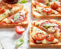 Essa pizza de pão de forma virou a salvação das férias com as crianças em casa