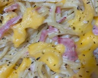 Macarrão com queijo e presunto