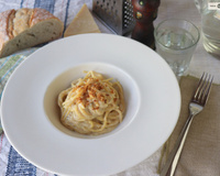 Receita de espaguete branco, o clássico prato de massa com molho cremoso que surpreende quem o experimenta por sua textura e sabor