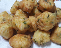 Bolinho de arroz com queijo e creme de leite