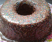 Pão de mel recheado no tamanho de bolo