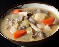 Tonjiru (sopa de missô com carne de porco)