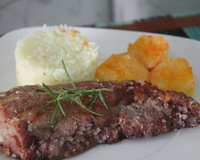 Costelinha de porco com batata assada