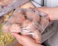"Quem congela tem" é o meu lema: 12 alimentos que nunca faltam no meu freezer desde que tive filhos
