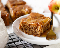 Bolo de maçã com iogurte: receita simples de fazer e deliciosa do primeiro ao último pedaço