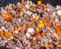 Poucas pessoas conhecem este truque: por que fritam a carne moída primeiro e só depois adicionam a cebola?