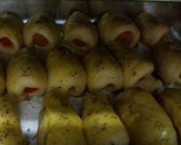 Enroladinho de salsicha assado fácil