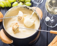 Oferta antecipada de Black Friday: aparelho de fondue Brinox é opção para receber amigos em casa por até R$ 50