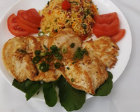 Risoto de camarão acompanhado de filé de merluza fácil