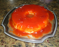 Pudim de queijo com calda de goiabada cascão