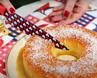 Pudim queijadinha de comer rezando: receita com queijo e coco ralado fica cremosinha e é fácil de fazer