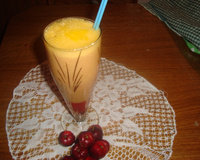 Suco de acerola e mamão natural