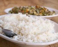 Quer um arroz soltinho e perfeito? O segredo está nesse truque simples que quase ninguém conhece