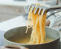 Fim do mistério: esse é o erro que muitos cometem e faz com que o macarrão fique grudento