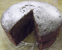 Bolo de chocolate vegan fofo e molhadinho