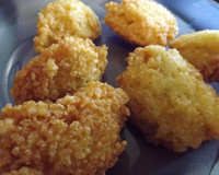 Bolinho de arroz com queijo ralado