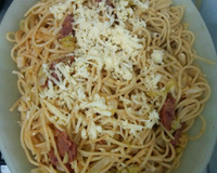 Macarrão com calabresa, bacon e repolho