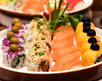 Encontraram pegadas de rato na cozinha de um restaurante de sushi popular: quando chegaram ao armazém, a situação era completamente insana