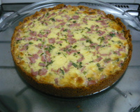 Quiche de queijo e presunto com massa de bolacha água e sal