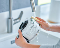 Cafeteira suja nunca mais! Use esse ingrediente caseiro no reservatório para garantir um café sem impurezas