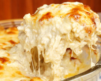 A lasanha de frango simples com molho branco da minha mãe é a melhor do mundo: não faça o seu almoço de domingo antes de ver essa receita