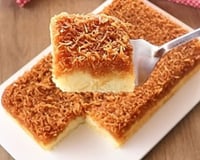 Sem farinha de trigo, nem lactose: bolo de cocada de mandioca cremoso e molhadinho é perfeito para uma sobremesa especial