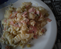 Macarrão com presunto e molho branco