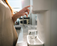 Esquenta Black Friday: Purificadores e Bebedouros EOS em desconto que misturam design, saúde e água de qualidade