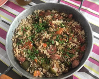 Arroz carreteiro com sobras de churrasco da Bianca
