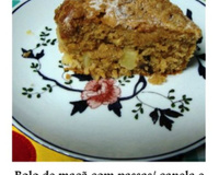 Bolo de maçã com passas, canela e castanha de caju