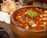 Feijão-branco: veja dicas e uma receita deliciosa com molho de tomate