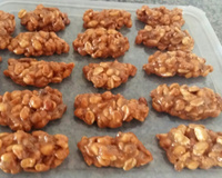 Pé de moleque de leite condensado