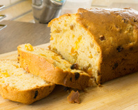 Bolo de laranja sem glúten e cheio de fibras: é importante usar a casca da fruta pra receita ficar com aquele gostinho de casa de vó