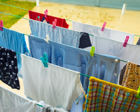 Roupa molhada por muito tempo fica com mau cheiro? Especialista explica o problema e TudoGostoso revela como resolver