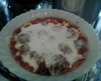 Almôndegas gratinadas com purê de batatas