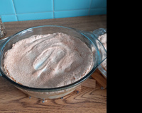 Chico balanceado com banana