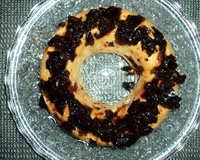 Pudim de coco com ameixa preta