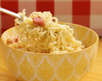 MACARRÃO INSTANTÂNEO À CARBONARA