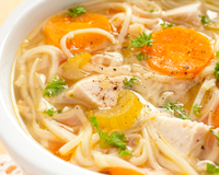 A sopa de legumes com frango que minha avó fazia e ninguém da família esquece