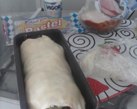 Rocambole de massa de pastel