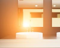 A ideia genial de uma designer de interiores que transformou um banheiro pequeno e muito escuro: "Agora a luz entra e banha o cômodo"
