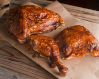 Um ingrediente da sua geladeira vai deixar o frango do churrasco CROCANTE por fora e SUCULENTO por dentro