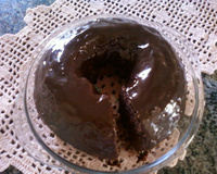 Bolo de chocolate com cobertura de brigadeiro
