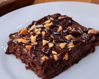 Sem açúcar, sem farinha, sem leite e até sem manteiga: eu só acredito que esse brownie fit (molhadinho) é bom porque eu mesma faço!